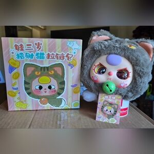 Charming Plush Cat Toy with Bell - Gray and White